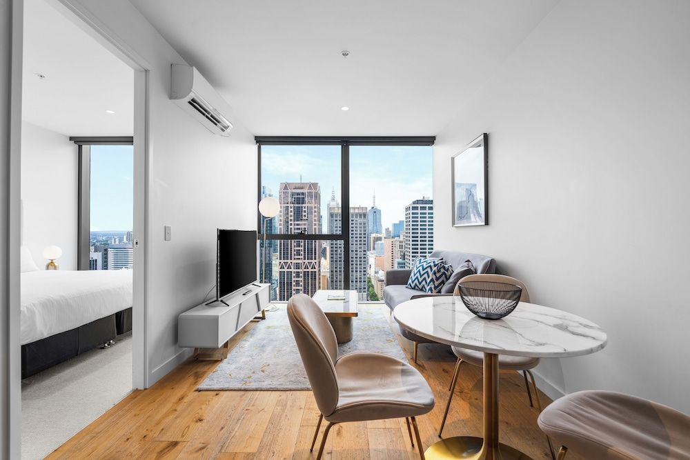 Collins House Apartments by CLLIX 1 Bedroom Apartment 6