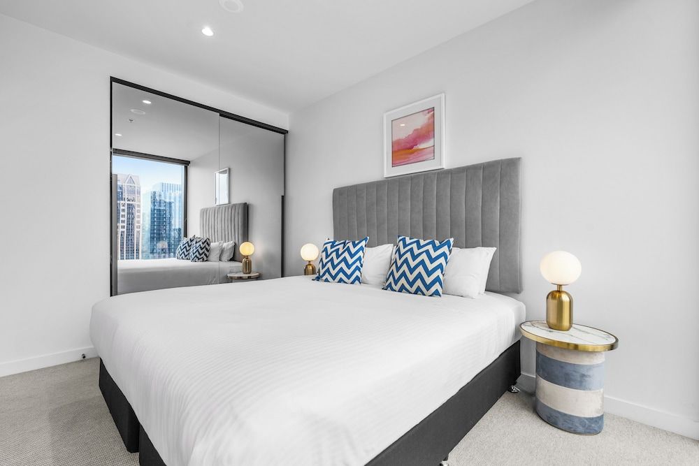 Collins House Apartments by CLLIX 1 Bedroom Apartment 2