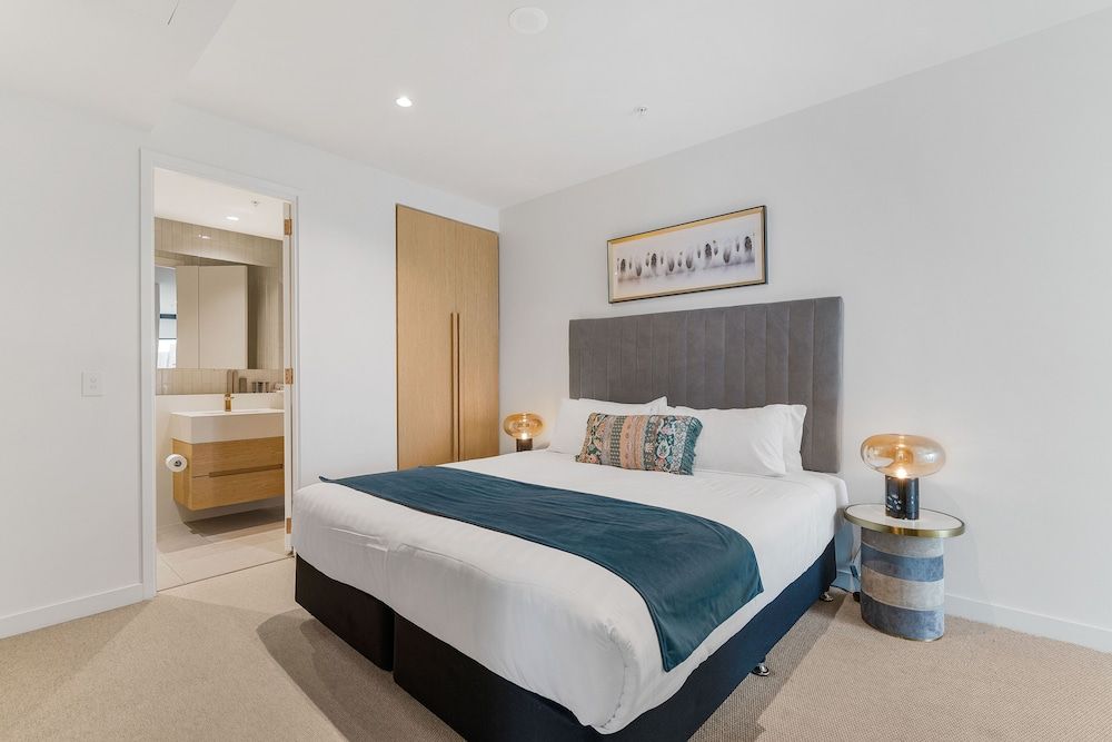 2 Bedroom 2 Bathroom City View Apartment