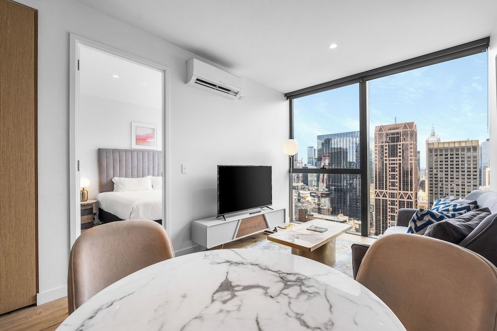 Collins House Apartments by CLLIX 1 Bedroom Apartment 7