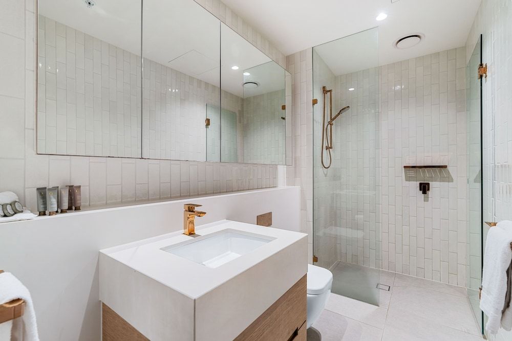 Collins House Apartments by CLLIX 2 Bedroom 1 Bathroom Apartment 7