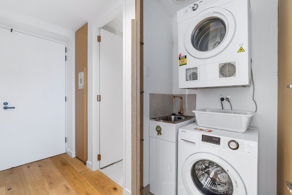 Collins House Apartments by CLLIX 2 Bedroom 1 Bathroom Apartment 6