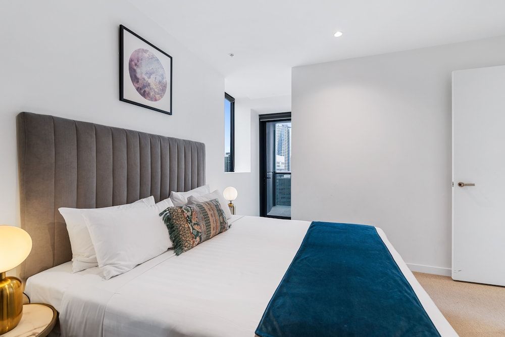 Collins House Apartments by CLLIX 2 Bedroom 1 Bathroom Apartment 5