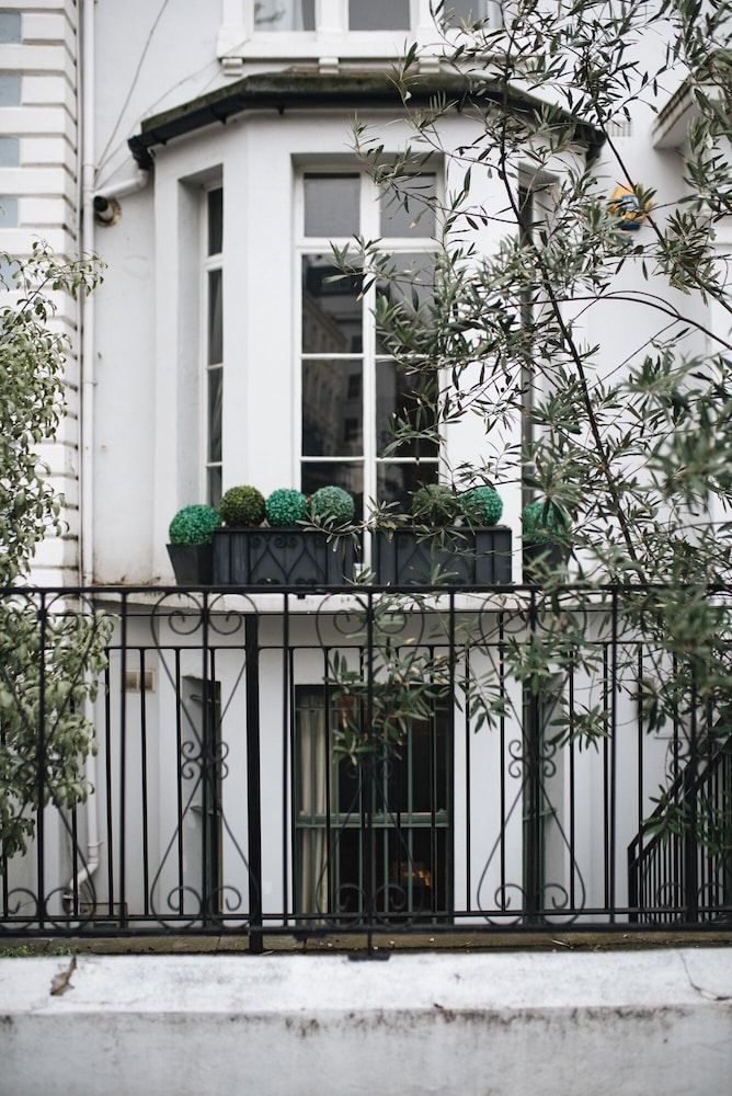 undefined Glorious 2 Bedroom Apartment 4