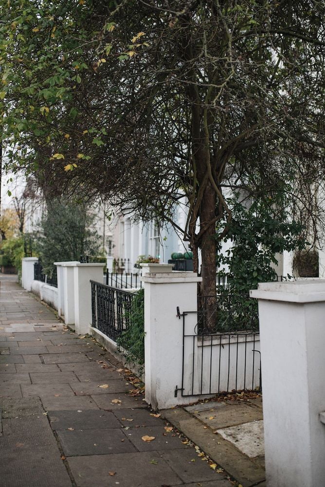 undefined Glorious 2 Bedroom Apartment 3