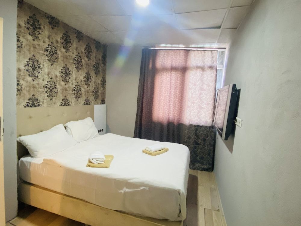 undefined Zeus Convenient Suit İstanbul 8