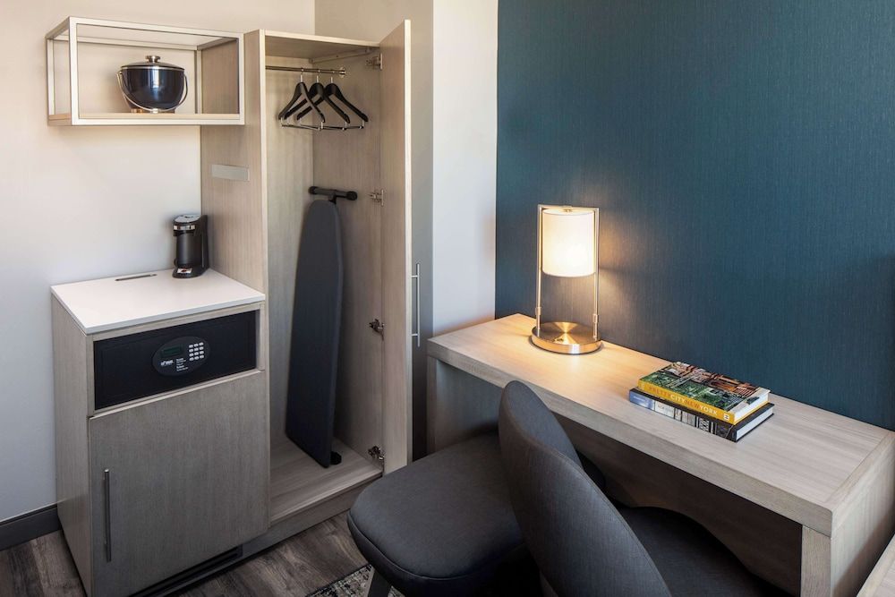 Hyatt Place New York / Chelsea Room, 1 King Bed 8