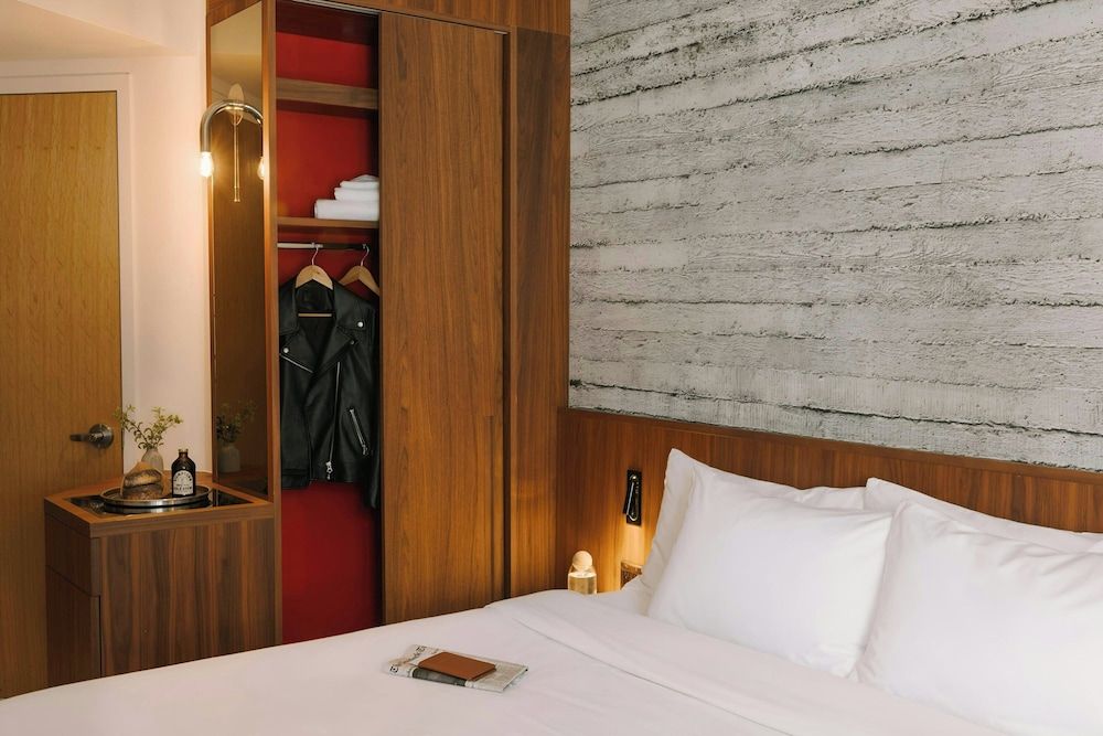 undefined Henri on 24 Hotel Chelsea, Sonder by Marriott Bonvoy 9