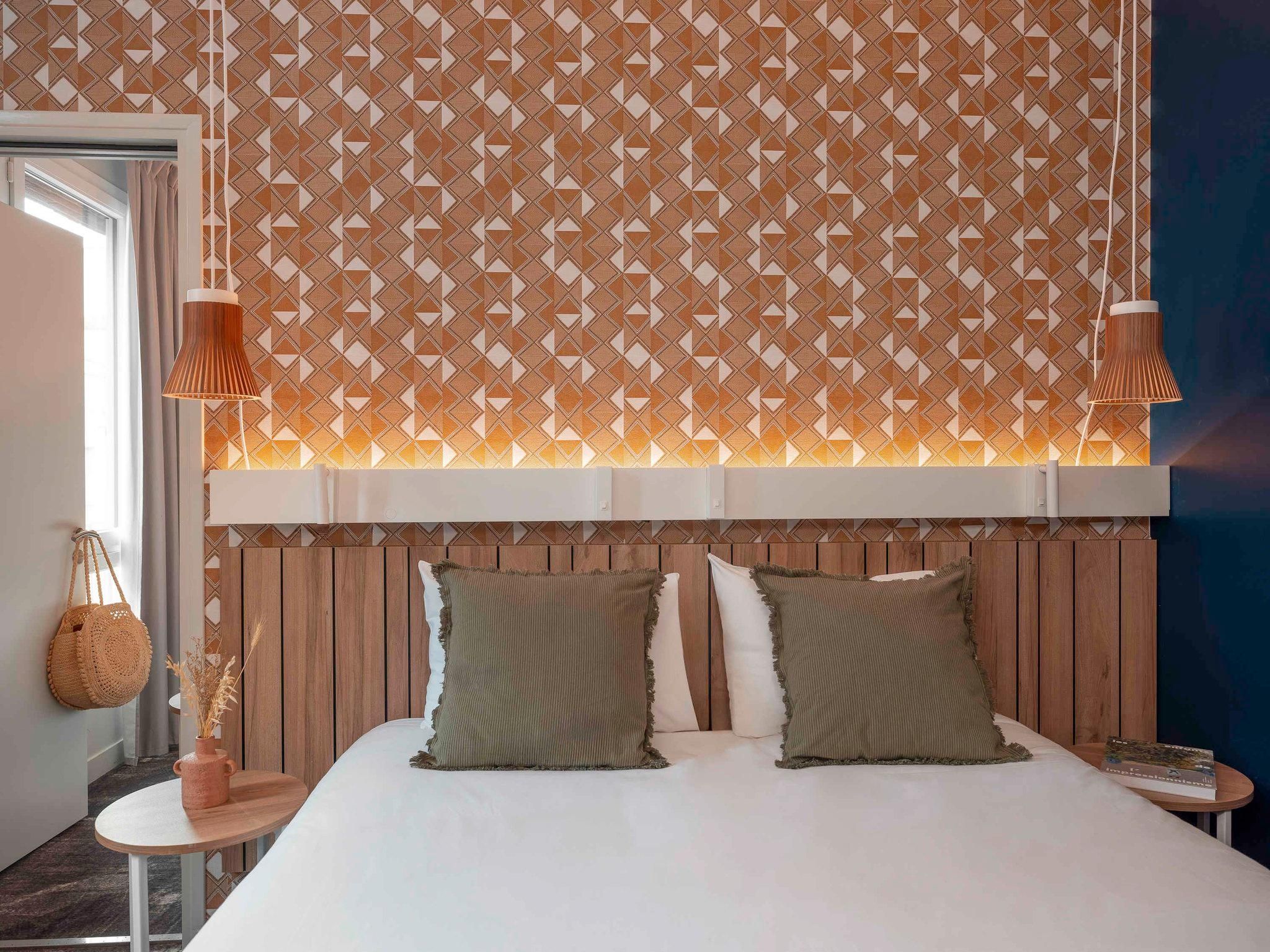 Standard family suite with 2 communicating room s