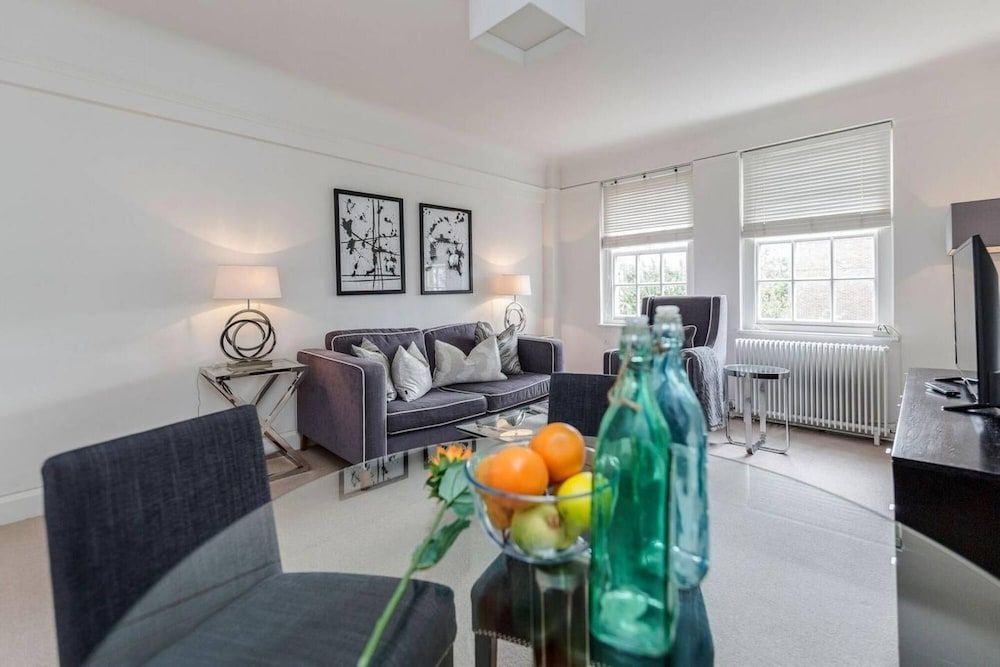 undefined Bright Two Bedroom Apartment in Chelsea 43 10