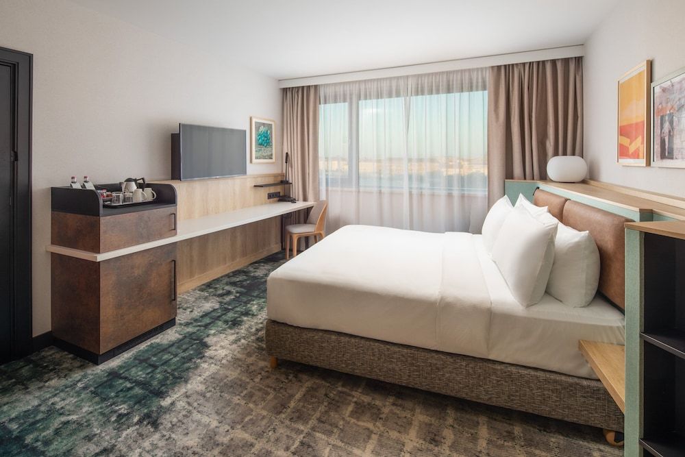 Crowne Plaza Budapest by IHG Standard Room 5