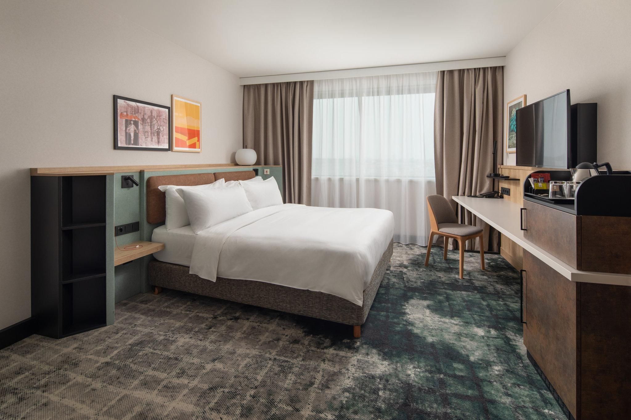 1 Queen Bed Accessible