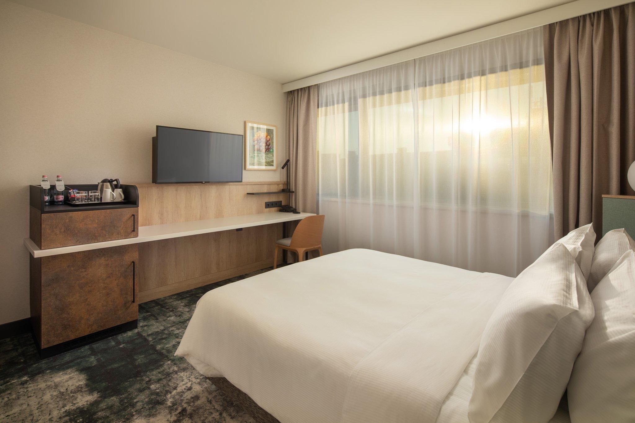 Crowne Plaza Budapest by IHG Standard Room 7