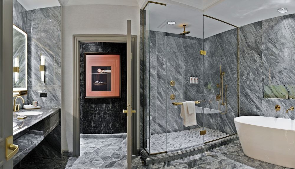 Newly Remodeled Grand King Suite with Prestige Club Lounge Access