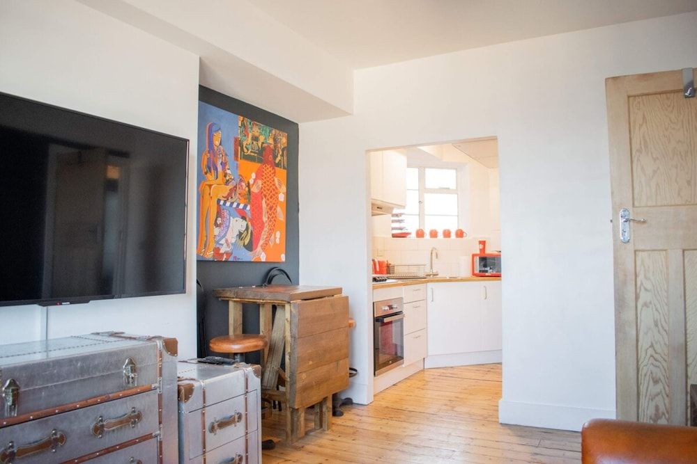 undefined Beautifully Decorated Contemporary 2 Bedroom Flat 8