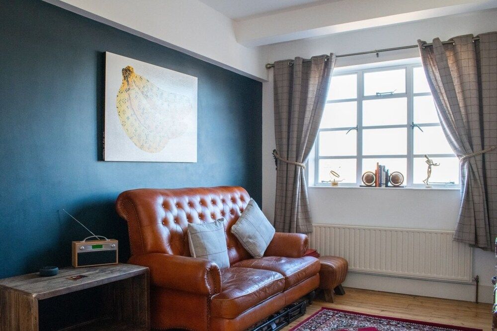 undefined Beautifully Decorated Contemporary 2 Bedroom Flat 2