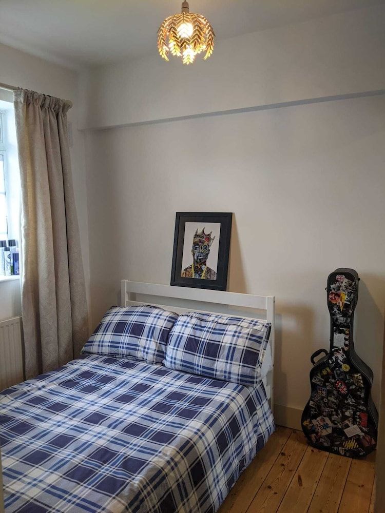 undefined Beautifully Decorated Contemporary 2 Bedroom Flat 5