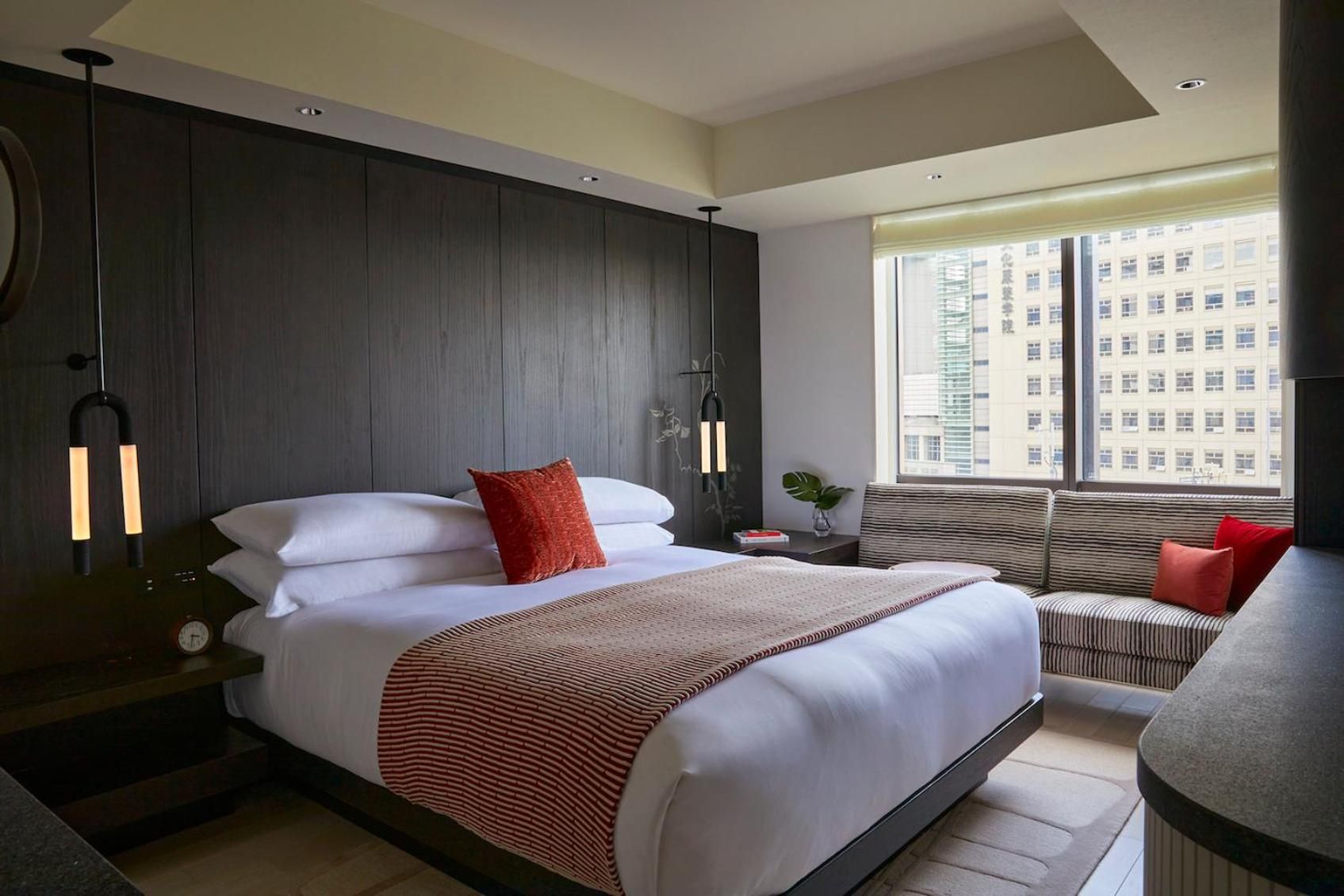 1 King Essential High Floor