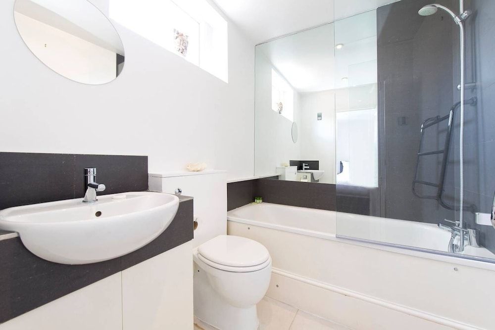 Beautiful 2 Bed W Roof Terrace in Holland Park Apartment (2 Bedrooms) 11