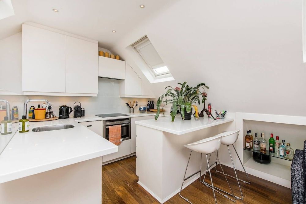 undefined Beautiful 2 Bed W Roof Terrace in Holland Park 3