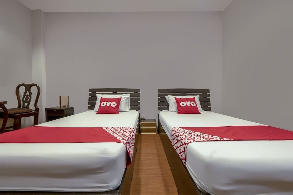 OYO 1089 Baan Boran Superior Twin Room 5