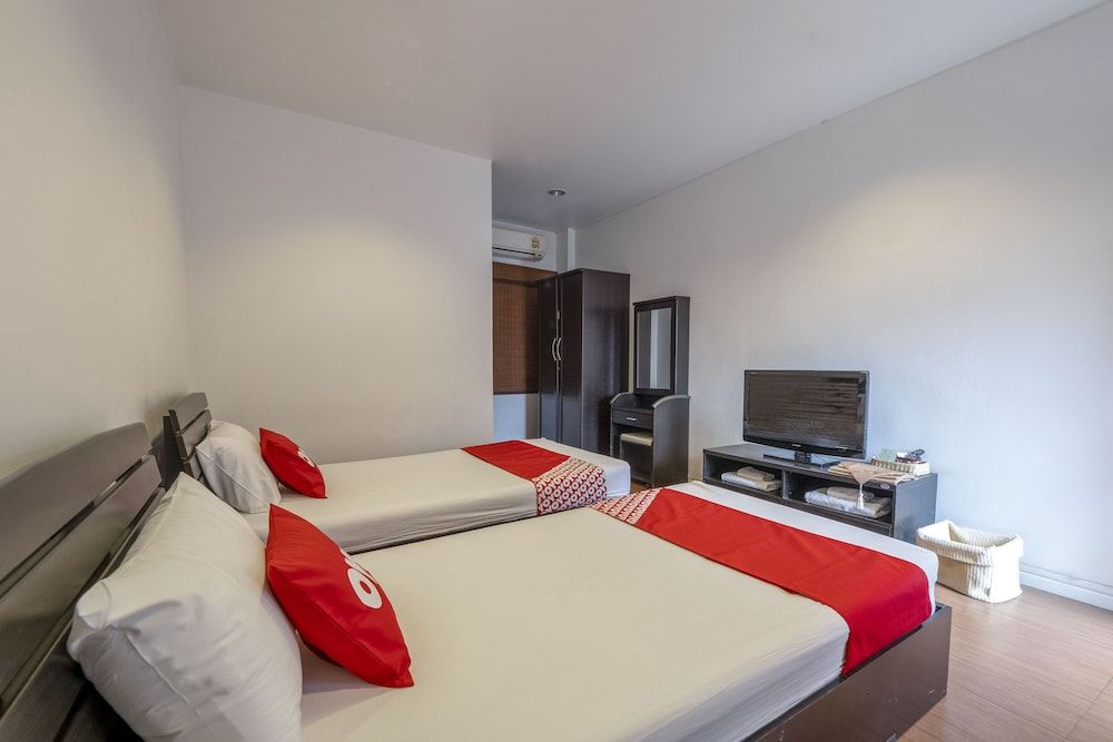 OYO 1089 Baan Boran Superior Twin Room