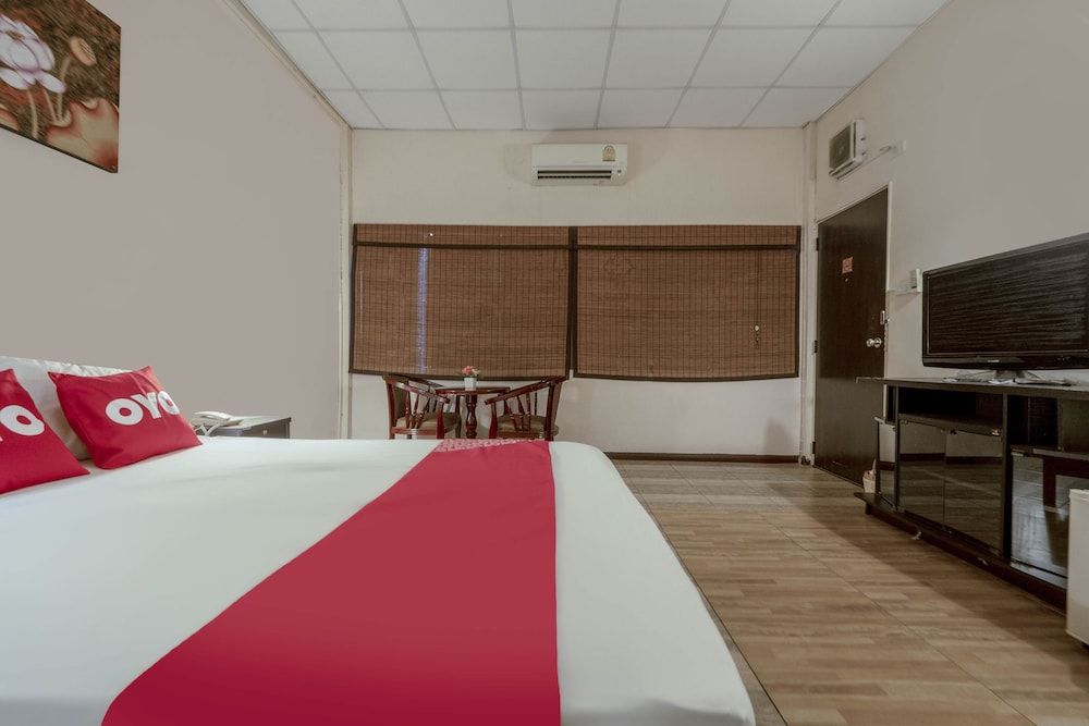 OYO 1089 Baan Boran Premium Double Room, Shared Bathroom 5