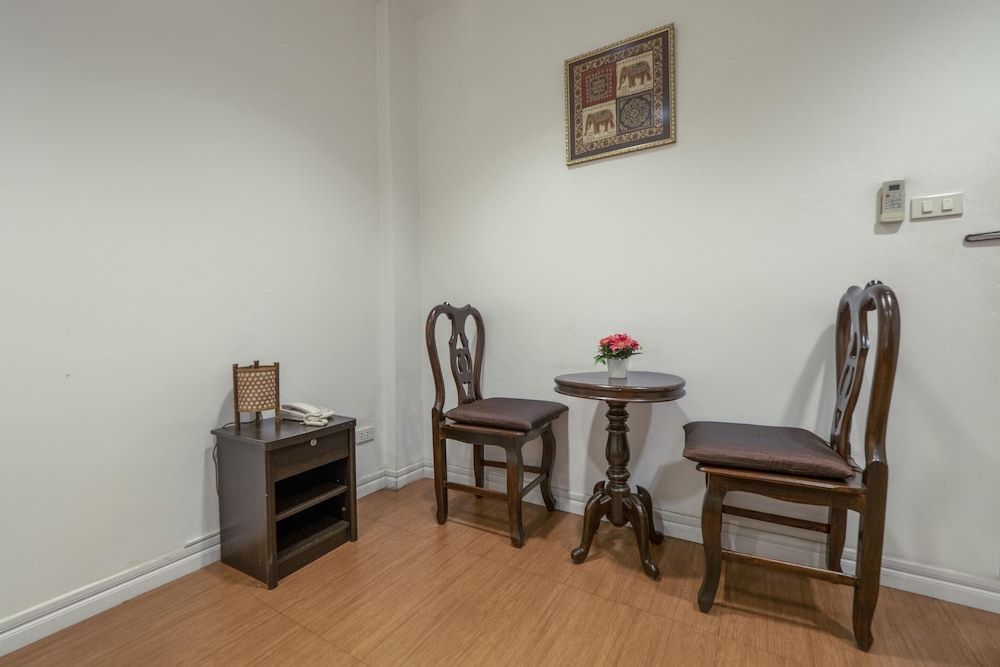 OYO 1089 Baan Boran Superior Double Room 6