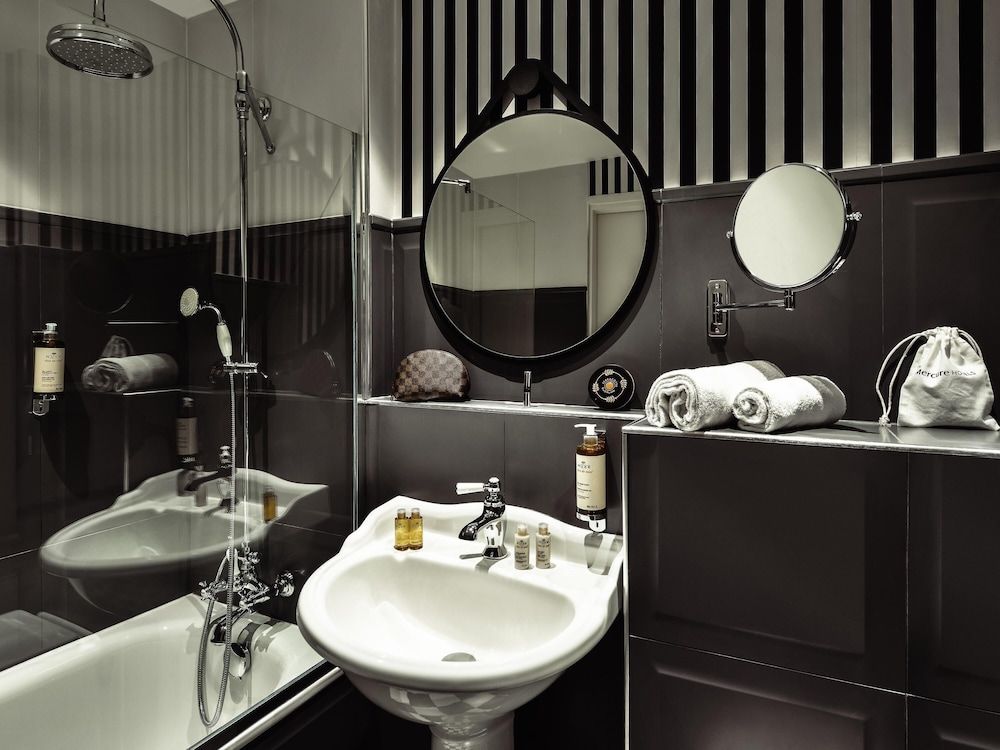 Mercure Paris Gare de Lyon Opéra Bastille Privilege, Triple Room, 1 Double Bed with Sofa bed 4