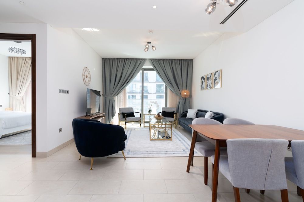 SuperHost - Spacious Apartment With Balcony In Sobha Hartland