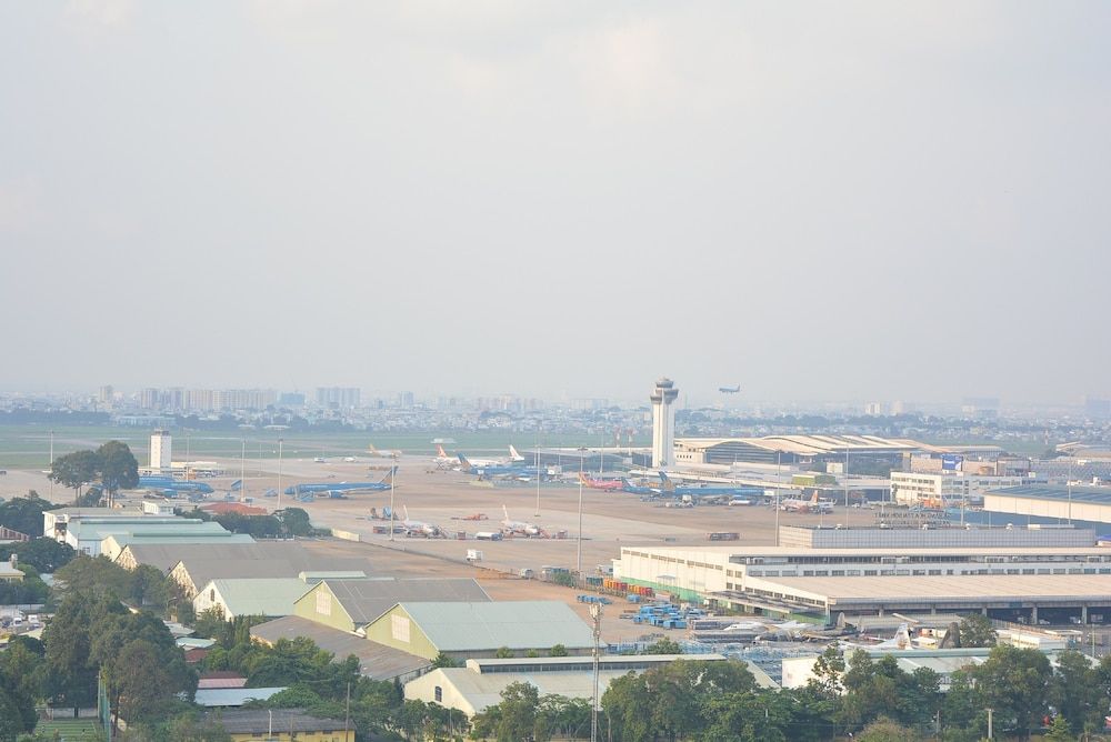 Holiday Republic Saigon Airport Luxury Suite, 1 Bedroom, Airport View 8