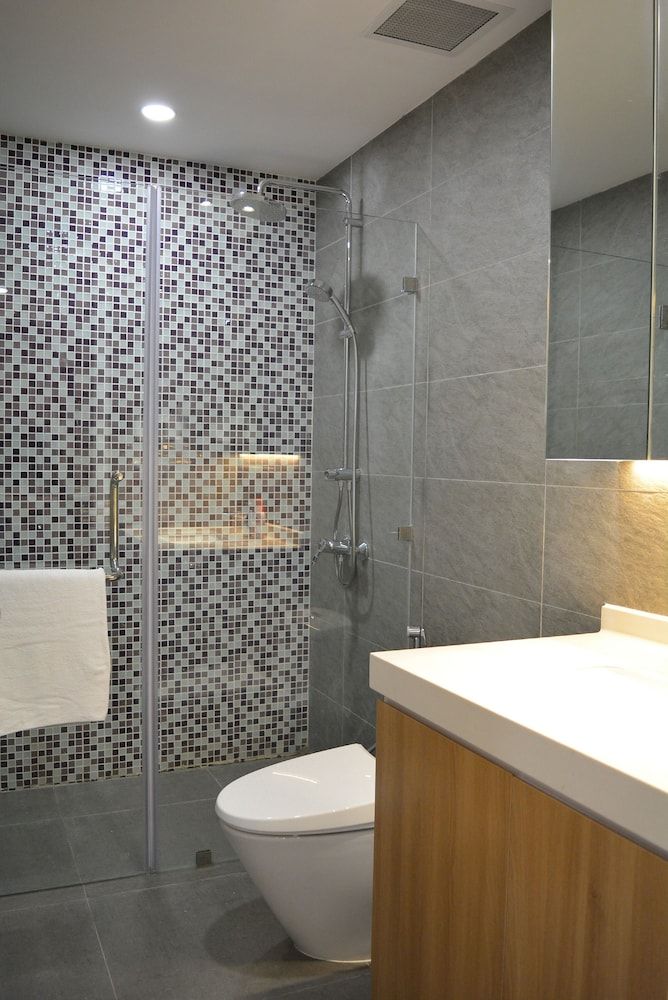 Holiday Republic Saigon Airport Luxury Suite, 1 Bedroom, Airport View 7