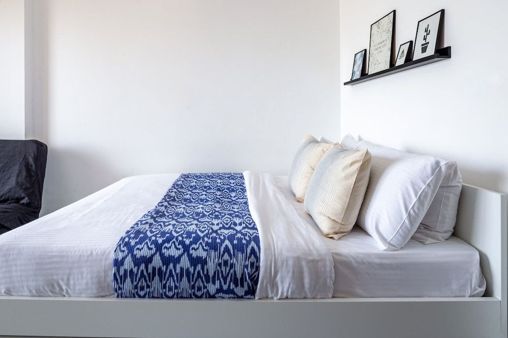 undefined Stylish and Comfy Studio in Lakeside Impz! 6