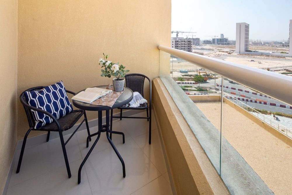 undefined Stylish and Comfy Studio in Lakeside Impz! 5