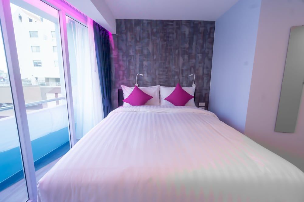 undefined Spark Hotel 7