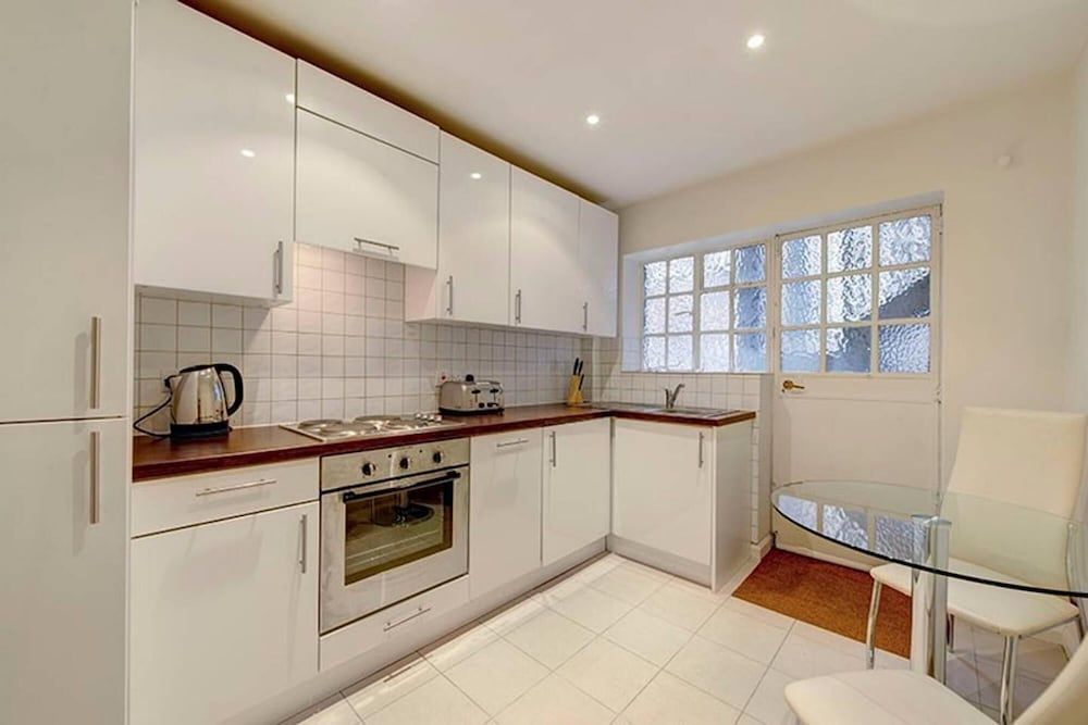 undefined Two Bed Flat in Fashionable Chelsea 9