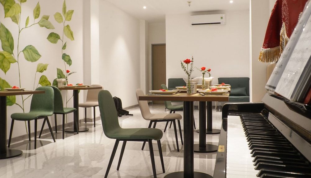 undefined Piano Hotel 6