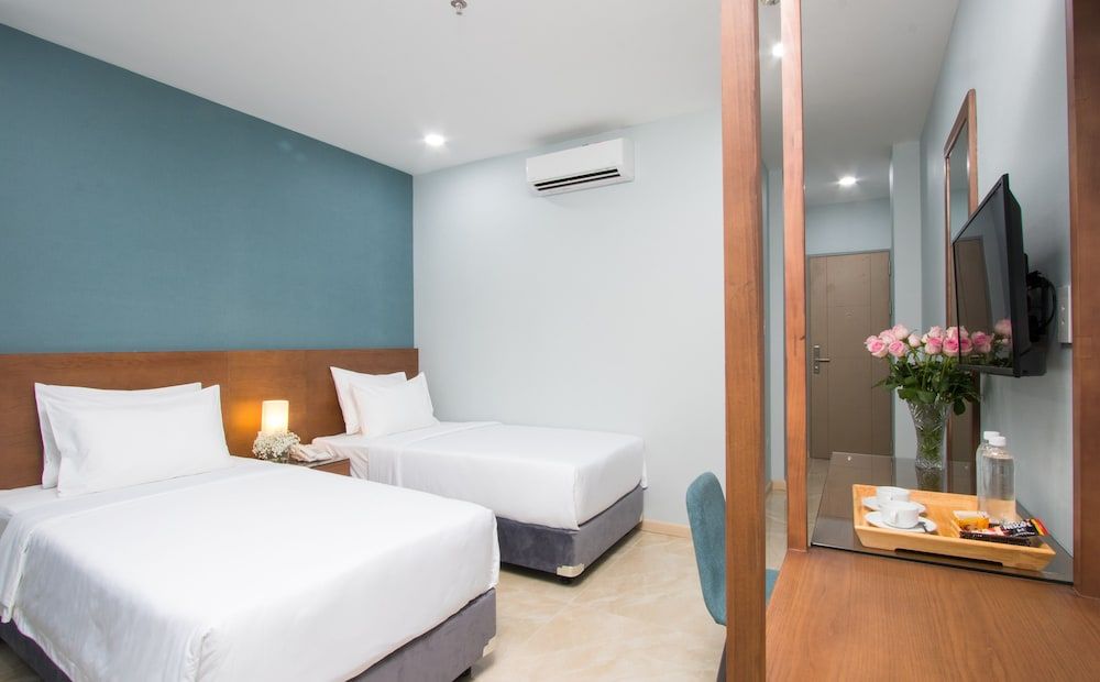 undefined Piano Hotel 4