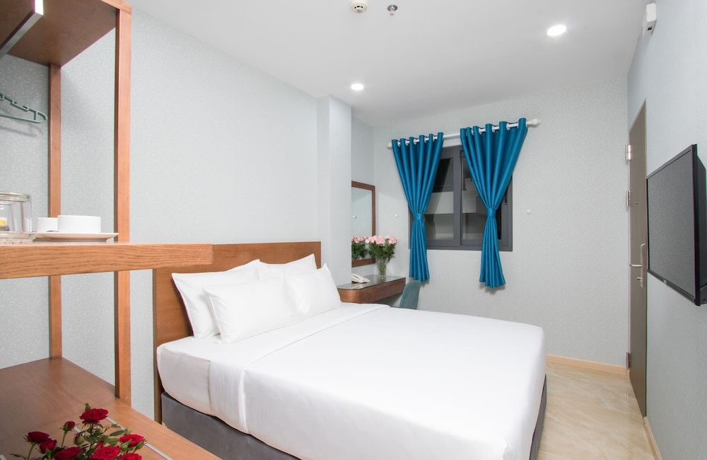 undefined Piano Hotel 10