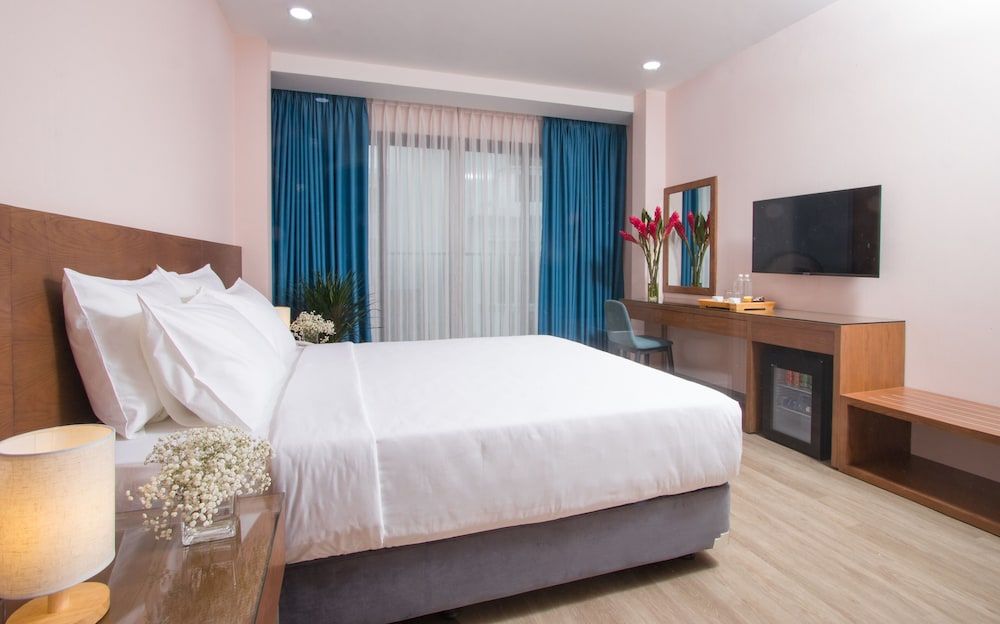 undefined Piano Hotel 6