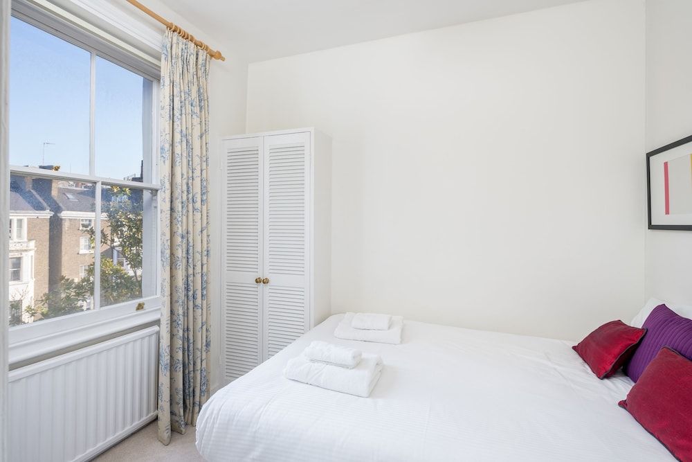 undefined JOIVY Social Distancing for 4 in Earl's Court 6