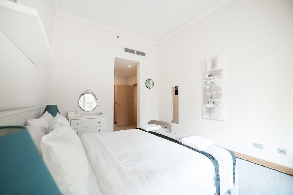 undefined R&H Shoreline Palm 5