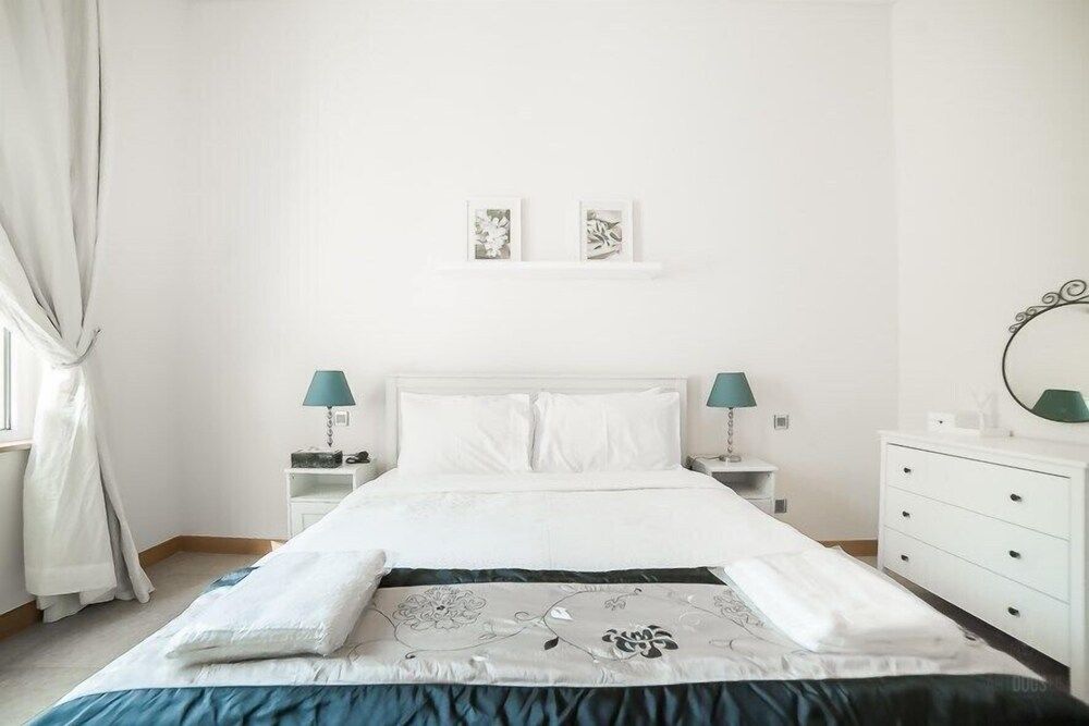 undefined R&H Shoreline Palm 3