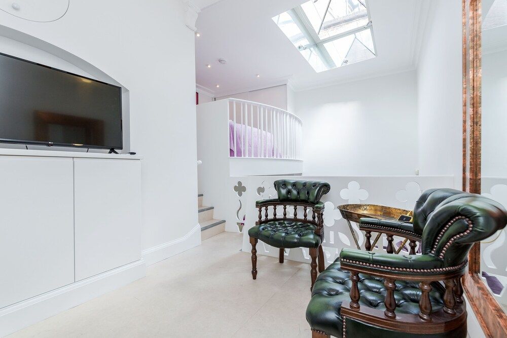 undefined Distinctive apartment for 3 with mezz 10