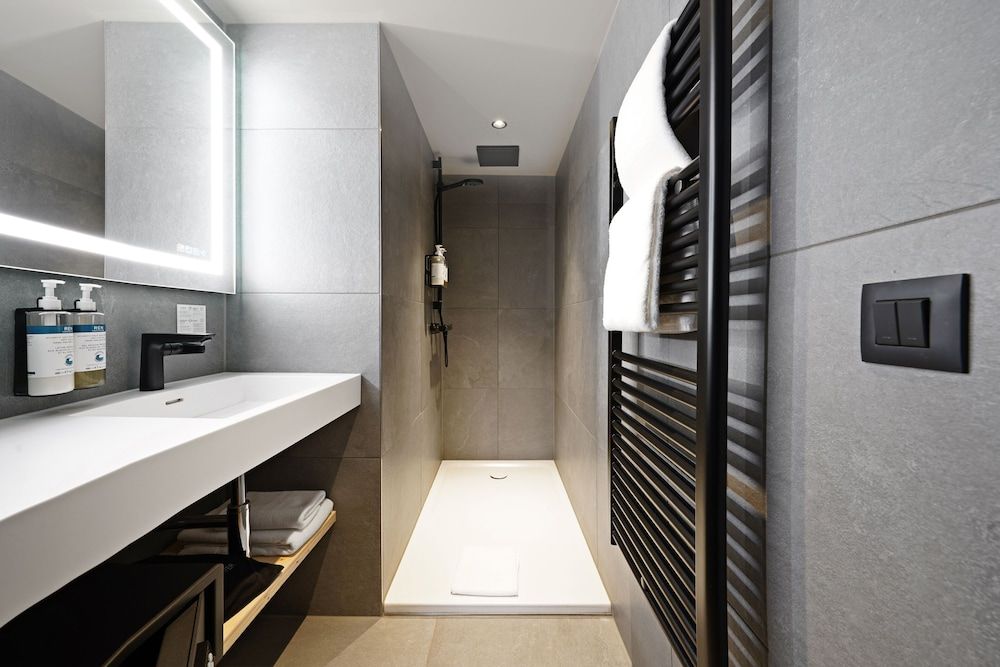 Numa Vienna Wood Medium Studio with Kitchenette 4