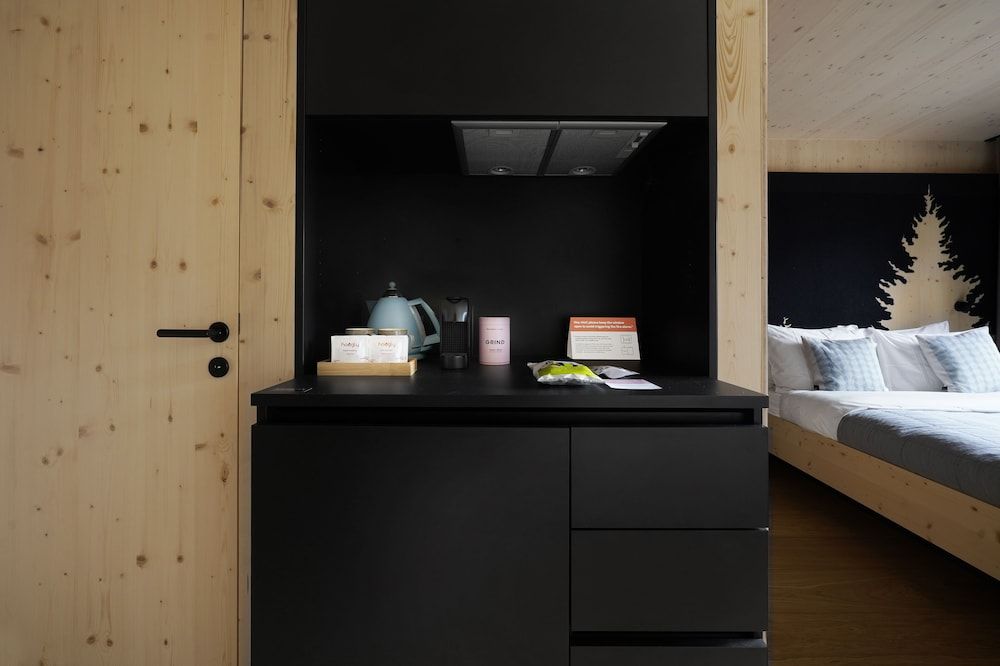 Numa Vienna Wood Medium Studio with Kitchenette 8