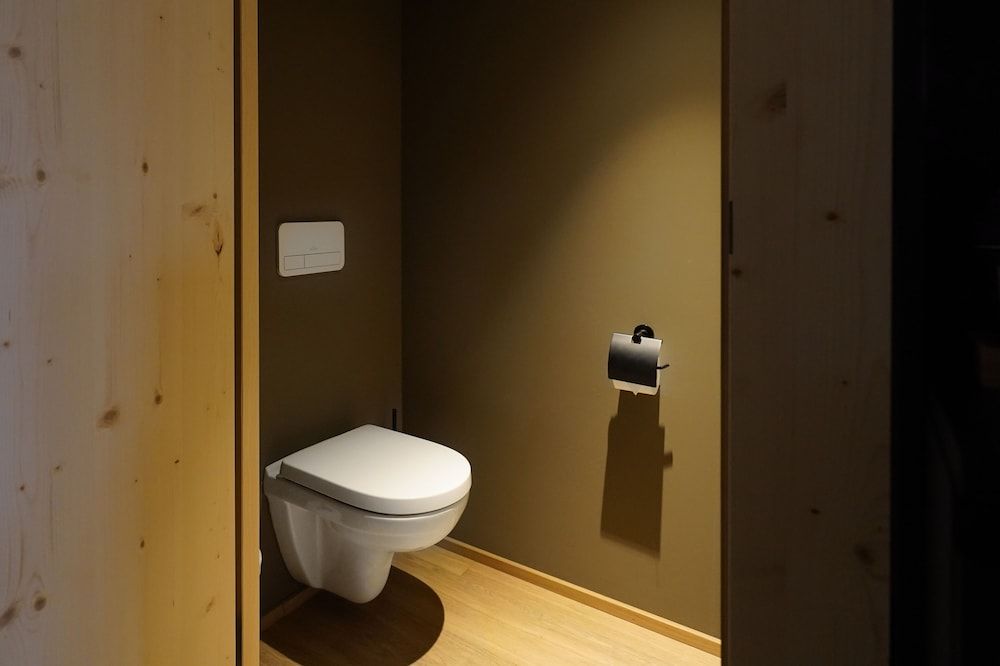 Numa Vienna Wood Medium Studio with Kitchenette 6