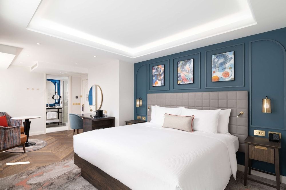 Junior Suite, 1 King Bed (St Pauls)