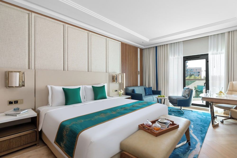 Luxury Room King Bed with Sofa Bed