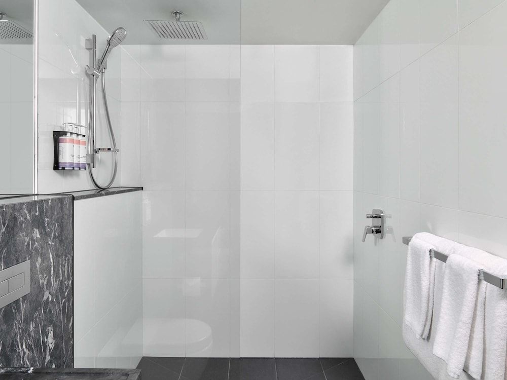 Mövenpick Hotel Melbourne On Spencer Classic Room, 1 King Bed 2